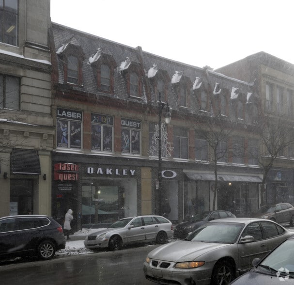 1226-1232 Rue Sainte-Catherine O, Montréal, QC à louer - Photo du bâtiment - Image 2 de 2
