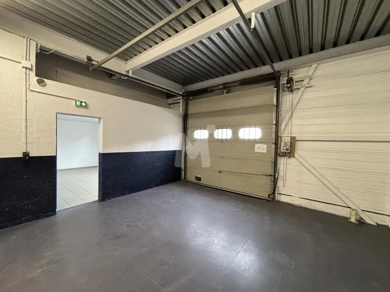 Flex in Orly for lease - Interior Photo - Image 3 of 6