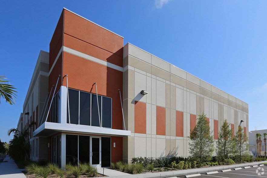 2211 Vista Pky N, West Palm Beach, FL for lease - Building Photo - Image 3 of 12