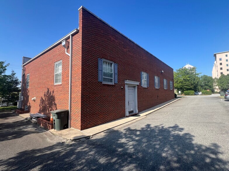 239 N Edgeworth St, Greensboro, NC for sale - Building Photo - Image 3 of 11