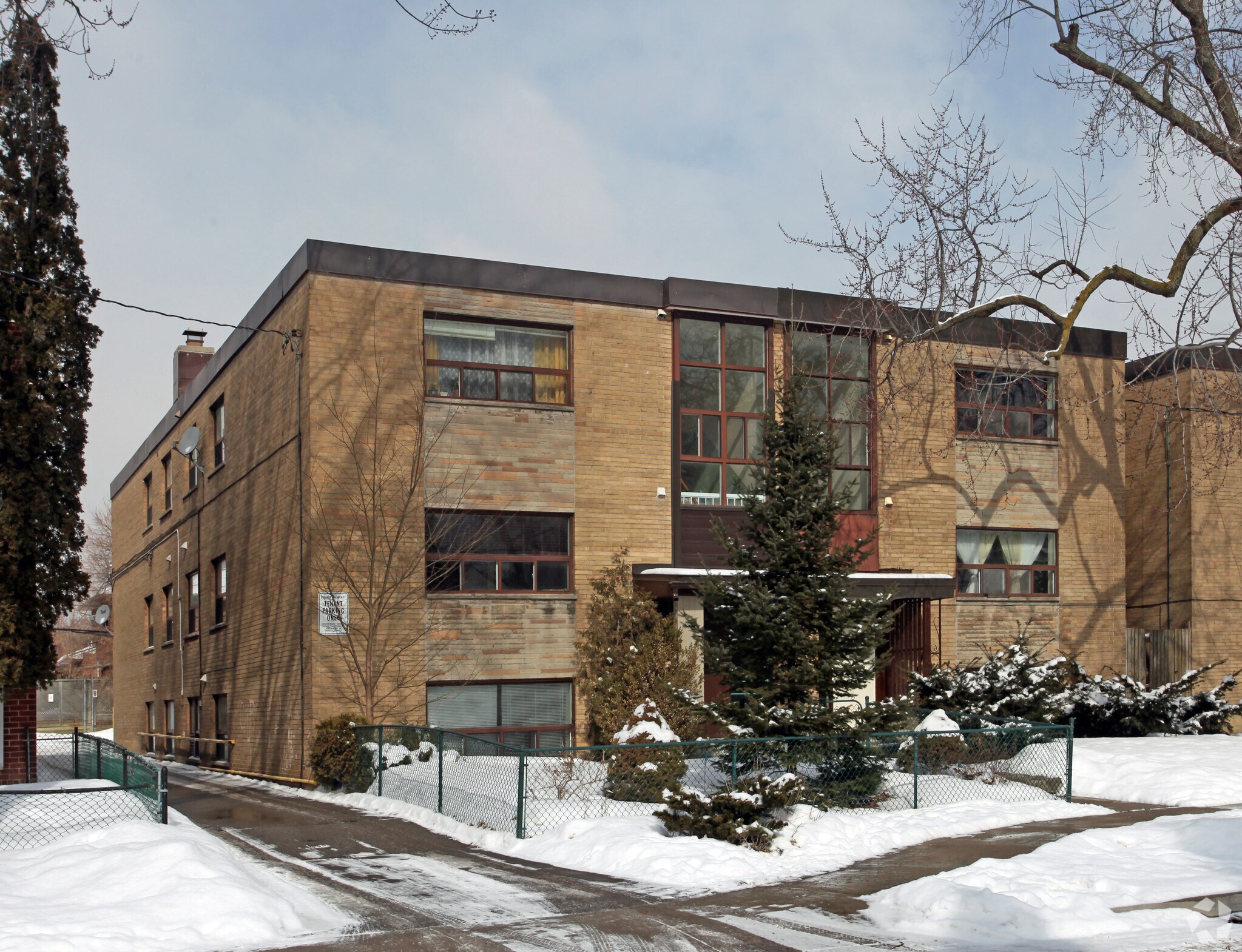 44 Cavell Ave, Toronto, ON à vendre Photo principale- Image 1 de 1