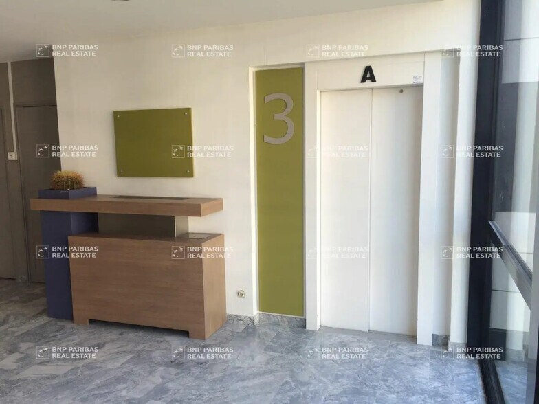 Bureau dans Lyon à louer - Hall d’entrée - Image 3 de 12