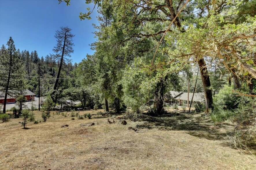 10163 Alta Sierra Dr, Grass Valley, CA à vendre - Photo du bâtiment - Image 3 de 18