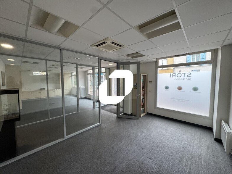 Office in Montrouge for lease - Interior Photo - Image 3 of 13