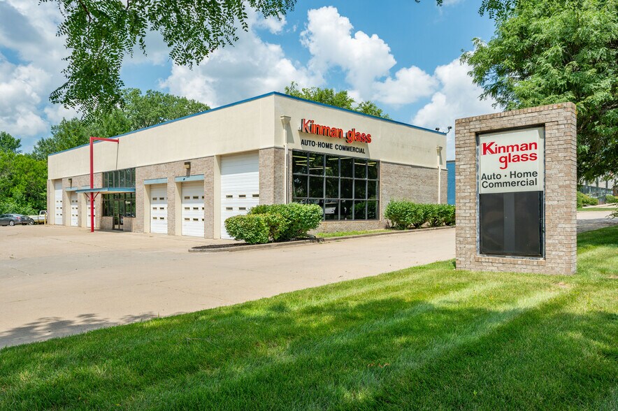 2660 100th St, Urbandale, IA à vendre - Photo du bâtiment - Image 1 de 25