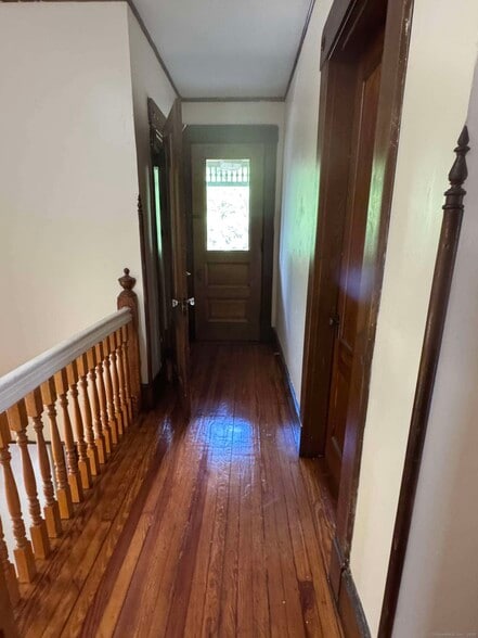 868 Elm St, New Haven, CT for sale - Interior Photo - Image 2 of 12