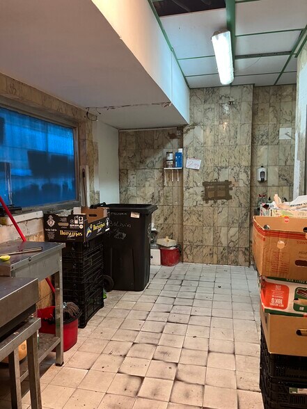 Calle de Bolivia, 24, Madrid, Madrid for lease - Building Photo - Image 2 of 8