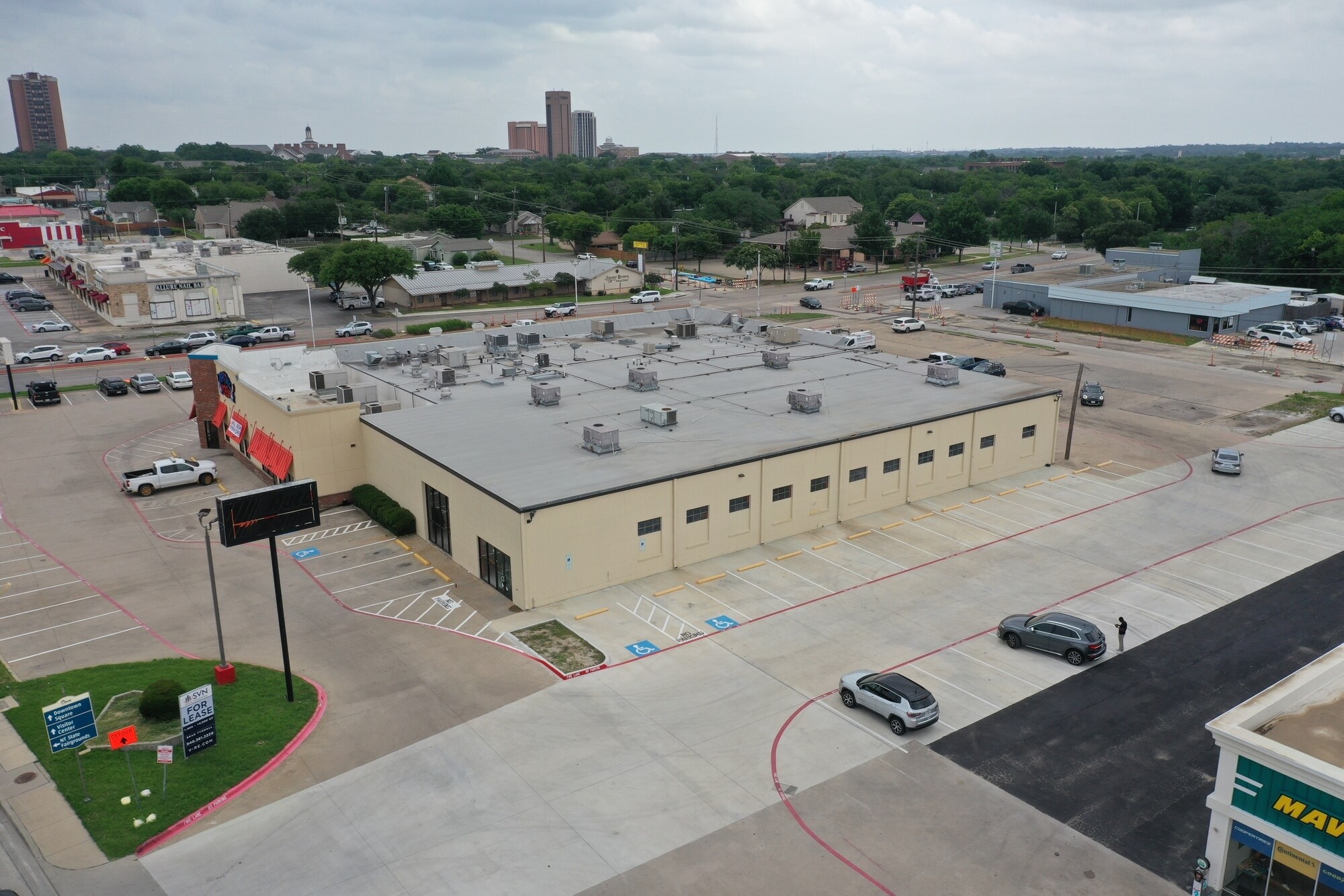 501-511 W University Dr, Denton, TX à louer Photo du bâtiment- Image 1 de 9