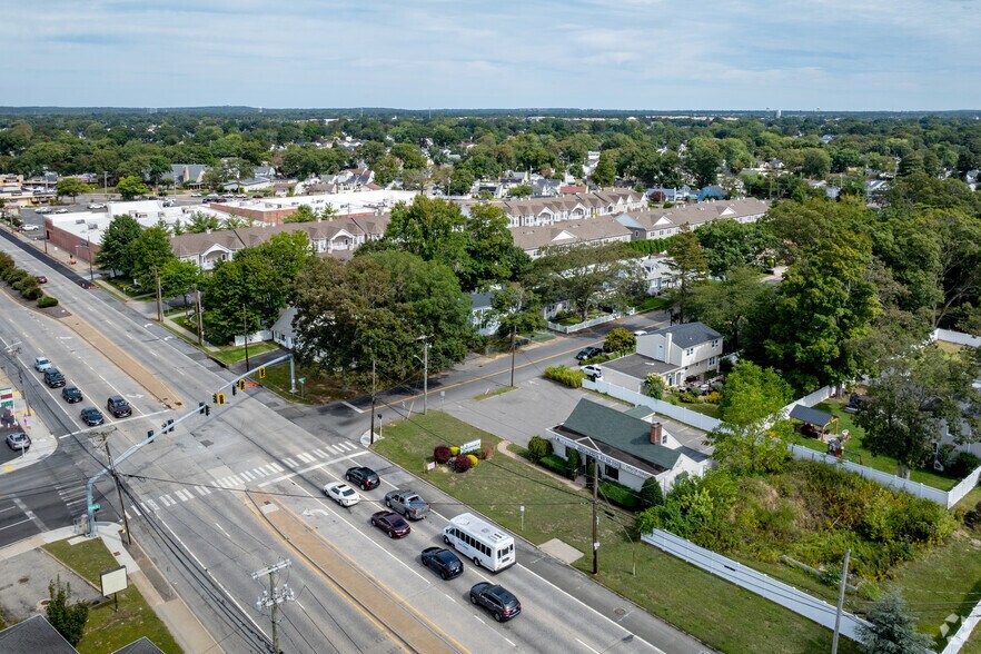 1469 Deer Park Ave, North Babylon, NY à louer - Aérien - Image 2 de 5