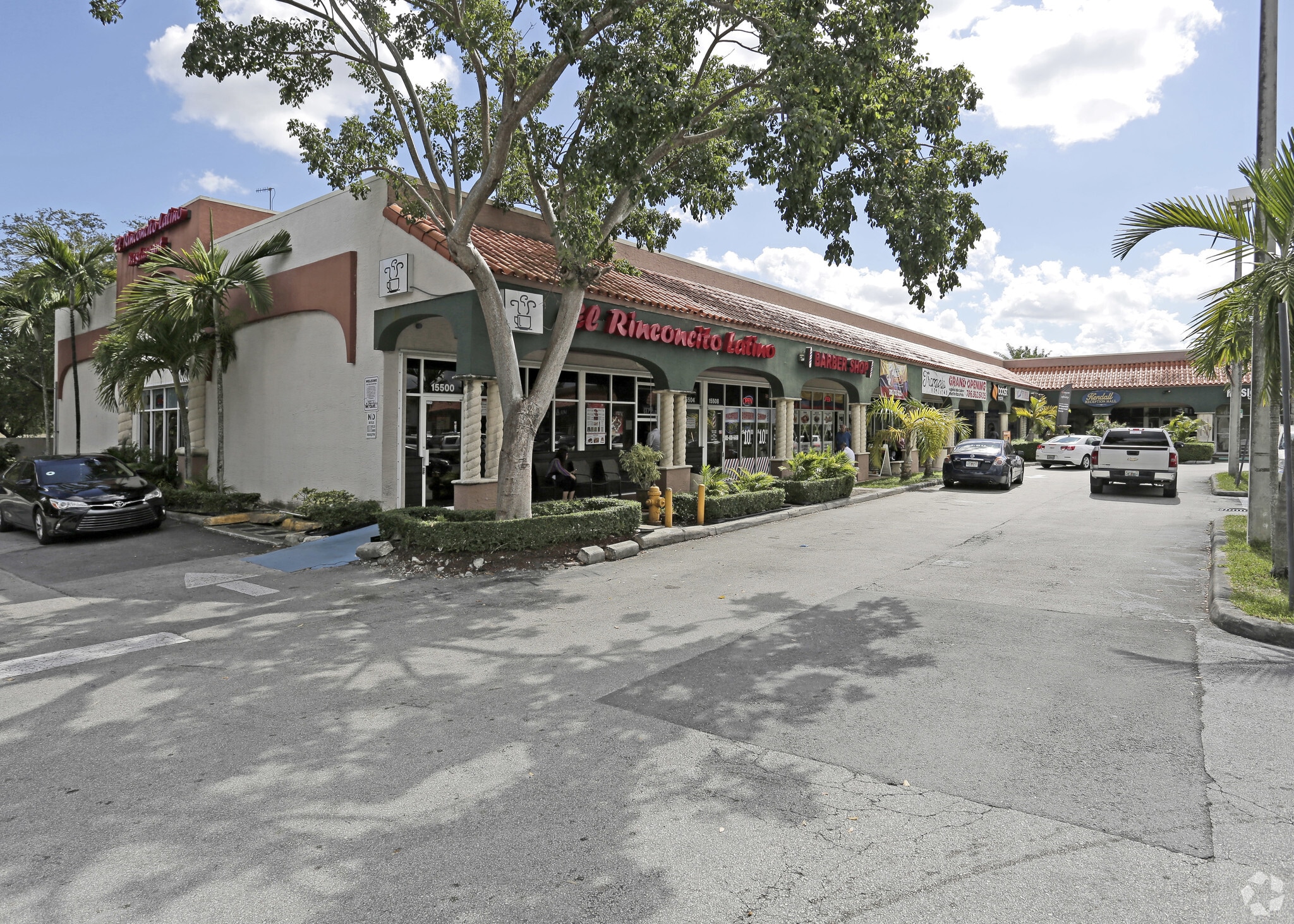 15682-15692 SW 72nd St, Miami, FL for lease Primary Photo- Image 1 of 6