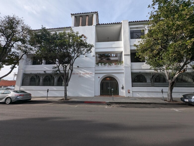 2211 Corinth Ave, Los Angeles, CA for lease - Building Photo - Image 1 of 4