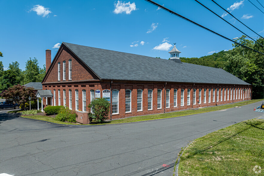 2 Tunxis Rd, Tariffville, CT for lease - Building Photo - Image 1 of 13