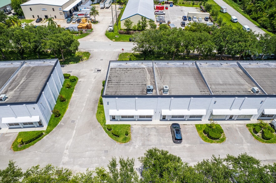 1605-1613 91st Ct, Vero Beach, FL for sale - Building Photo - Image 3 of 24