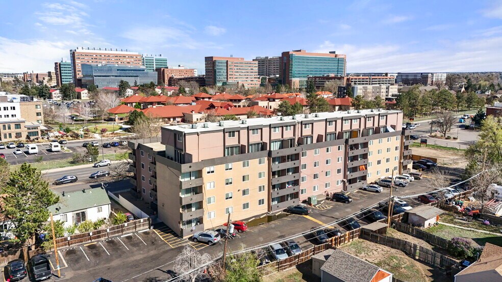 1945 N Peoria St, Aurora, CO à vendre - Photo du bâtiment - Image 3 de 19