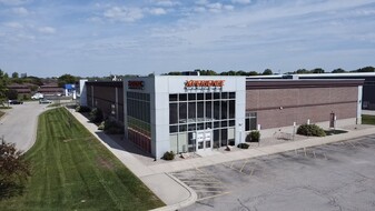 Former Fitness Facility For Lease - Entrepôt