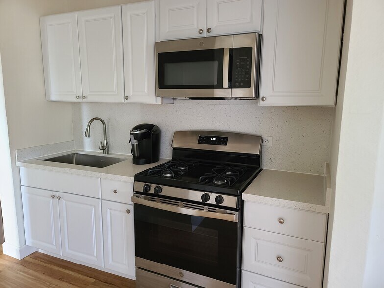 5054 El Portal Dr, El Sobrante, CA à louer - Photo du bâtiment - Image 3 de 4