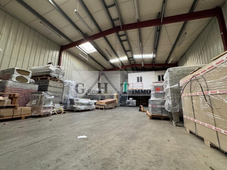 Industrial in Bondoufle for lease - Interior Photo - Image 2 of 9