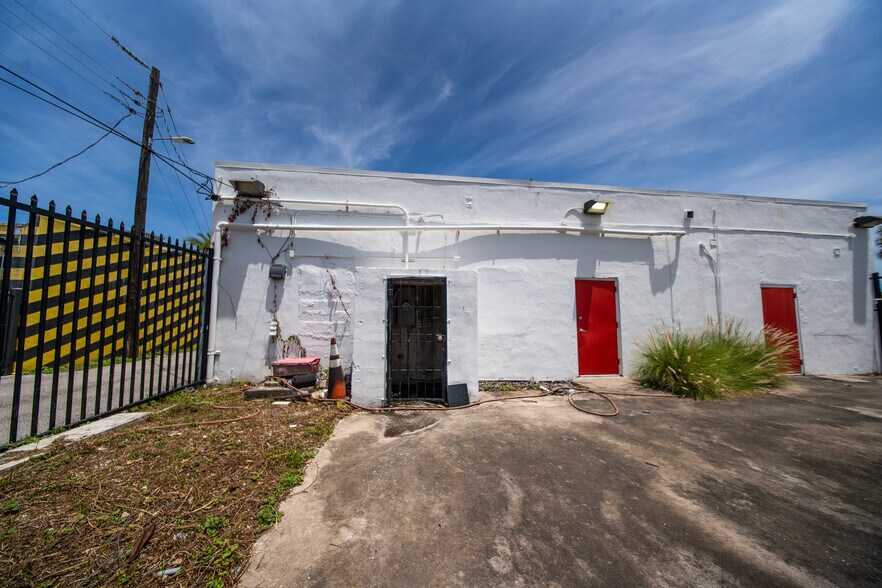 4928 NW 7th Ave ave, Miami, FL à vendre - Photo du bâtiment - Image 2 de 25