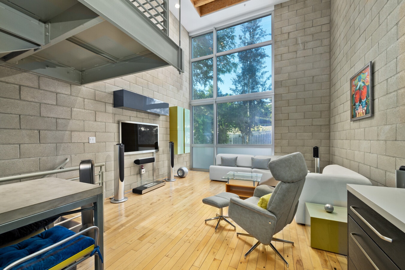 3450 Cahuenga Blvd W, Los Angeles, CA 90068 - Unit 902 - - Interior Photo - Image 1 of 8