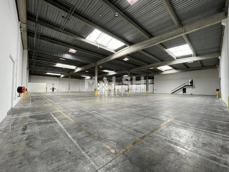 Flex in Corbas for lease - Building Photo - Image 3 of 13