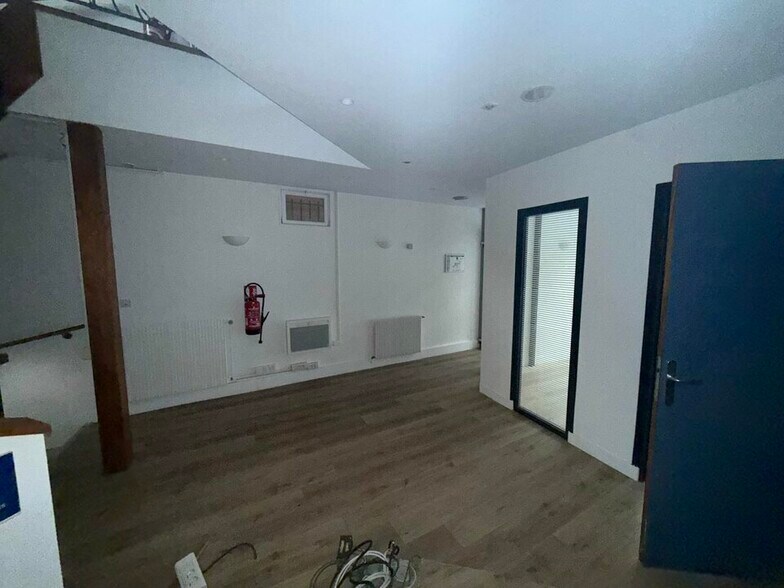 Office in Barentin for sale - Interior Photo - Image 2 of 10