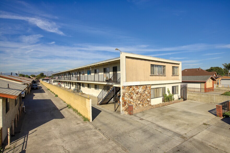 5027 Clara St, Cudahy, CA à vendre - Photo du bâtiment - Image 2 de 11