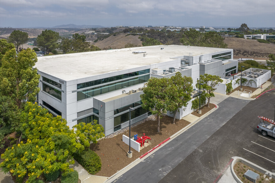 10355 Science Center Dr, San Diego, CA à louer - Photo du bâtiment - Image 2 de 4