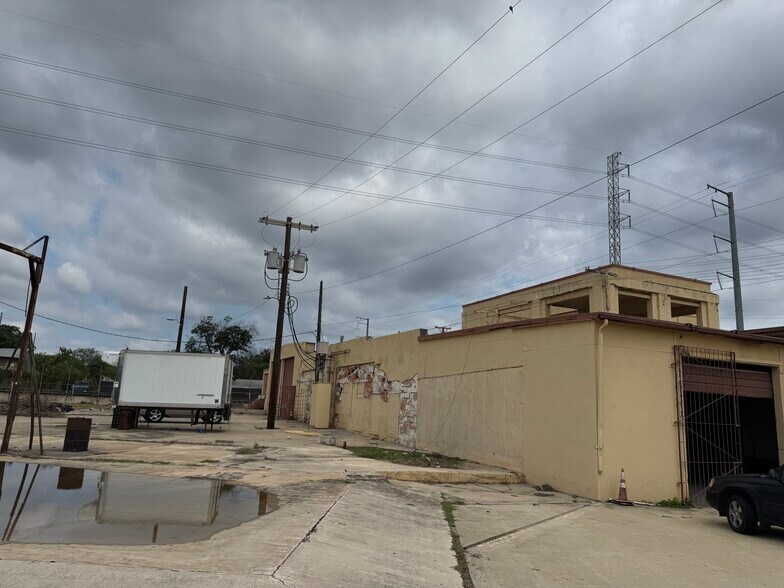 226-232 Rivas St, San Antonio, TX à louer - Photo du bâtiment - Image 3 de 16
