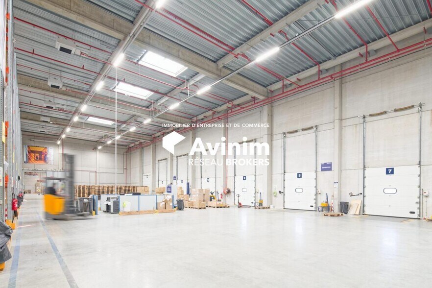 Industrial in Neuville-en-Ferrain for lease - Interior Photo - Image 2 of 6