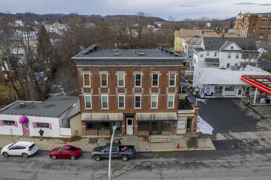 89 1/2 N Main St, Mechanicville, NY à vendre - Photo du bâtiment - Image 1 de 1