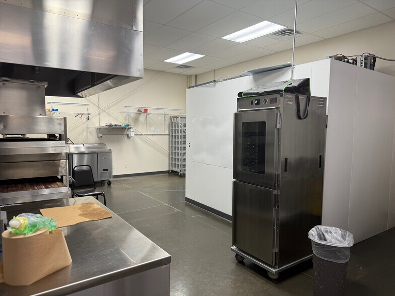 129 Orpha Dr, Middlebury, IN for lease - Interior Photo - Image 2 of 4