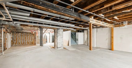 222 Rue Notre-Dame O, Montréal, QC à louer Photo de construction- Image 2 de 5