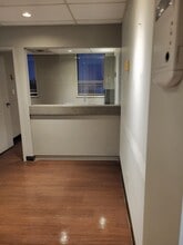 100 Colborne St, Orillia, ON à louer Photo intérieure- Image 2 de 8