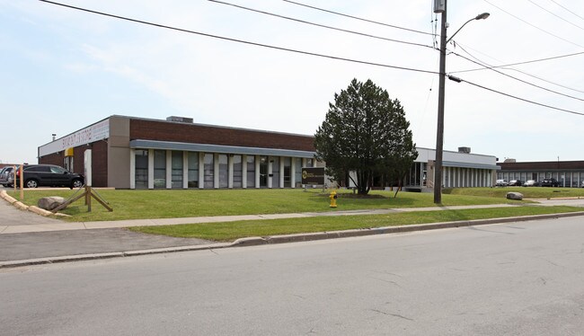Plus de détails pour 101-121 Alexdon Rd, Toronto, ON - Industriel à louer