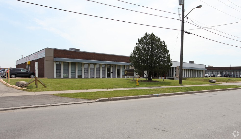 101-121 Alexdon Rd, Toronto, ON for lease - Primary Photo - Image 1 of 4
