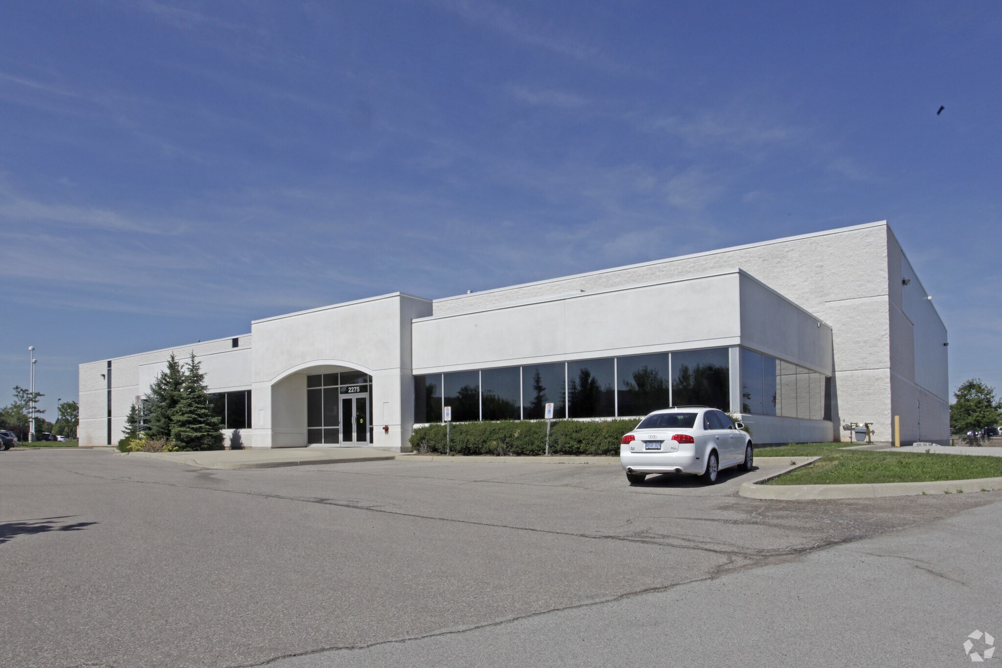 2275 Bristol Cir, Oakville, ON à vendre Photo du bâtiment- Image 1 de 1