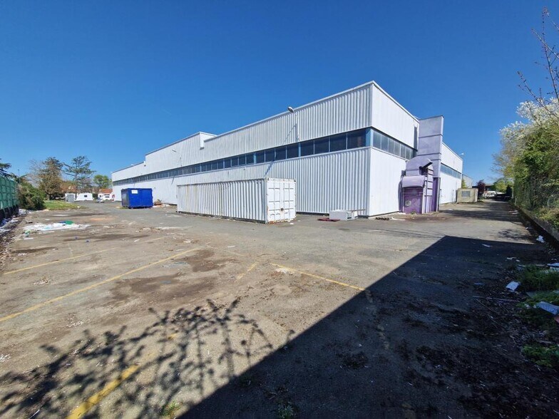 Industrial in SAINT-OUEN-L'AUMONE for lease - Building Photo - Image 2 of 14