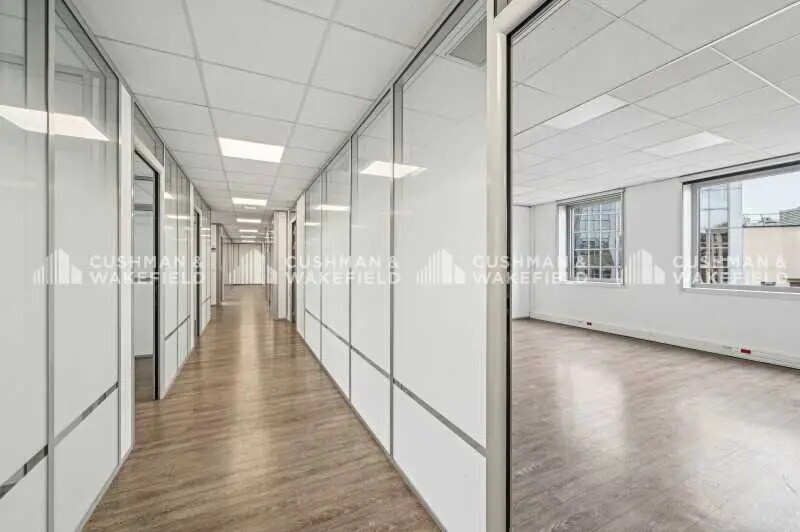 Office in Montrouge for sale - Interior Photo - Image 2 of 15