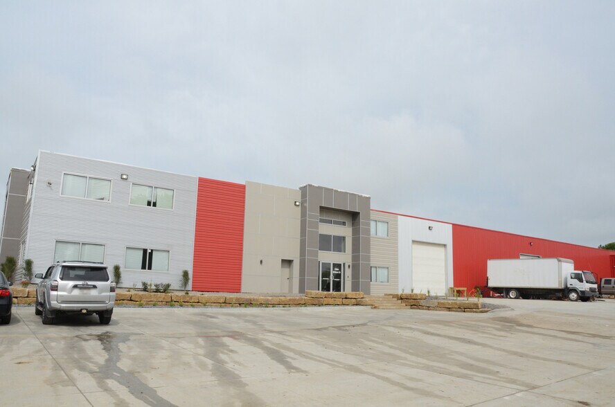 21866 Williams Cir, Gretna, NE for lease - Building Photo - Image 2 of 31