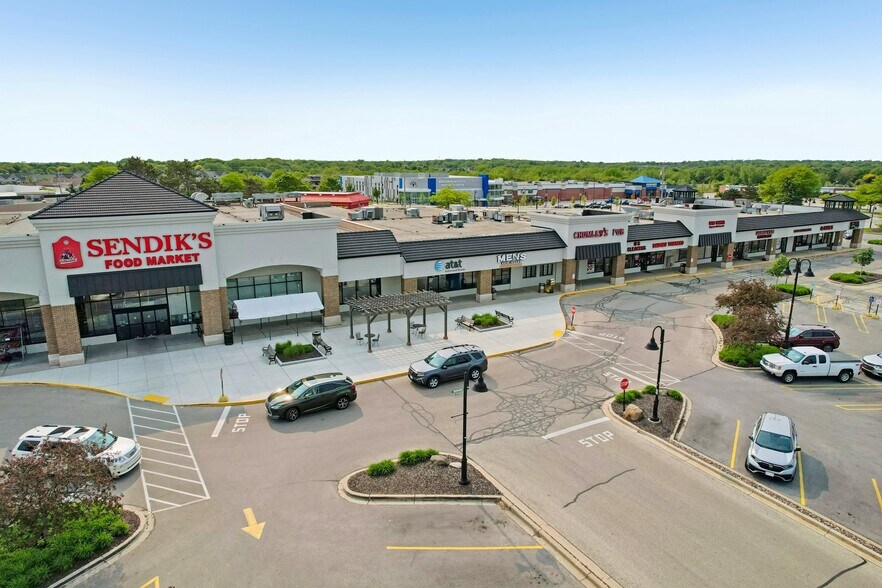 3550-3636 S Moorland Rd, New Berlin, WI à louer - Photo du bâtiment - Image 2 de 4