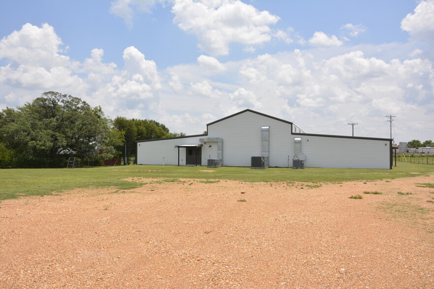 2260 Texas 237, Round Top, TX for lease - Building Photo - Image 3 of 27