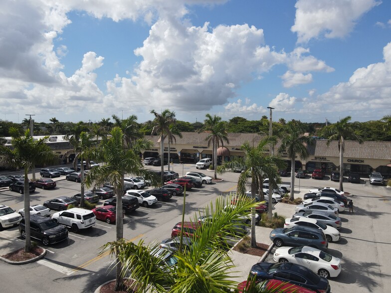 11210-11300 Pines Blvd, Pembroke Pines, FL for lease - Building Photo - Image 3 of 13