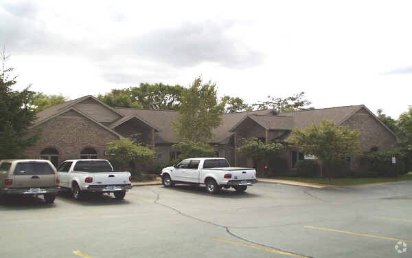 1097 Union Lake Rd, White Lake Township, MI à louer - Photo du bâtiment - Image 3 de 5