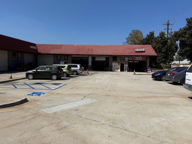 2478 Arrow Hwy, La Verne, CA à vendre - Photo du bâtiment - Image 3 de 6