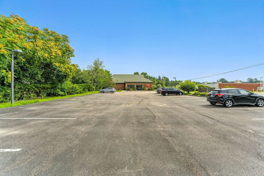 1172 Main St, Wyoming, RI à vendre - Photo du bâtiment - Image 2 de 14