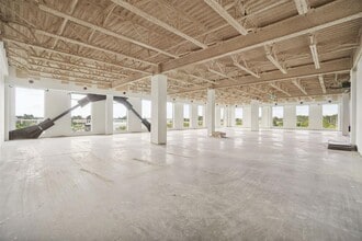 6485 Rue Doris-Lussier, Boisbriand, QC à louer Photo de construction- Image 1 de 5