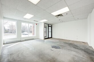 35 Rue De Lauzon, Boucherville, QC for lease Interior Photo- Image 2 of 10