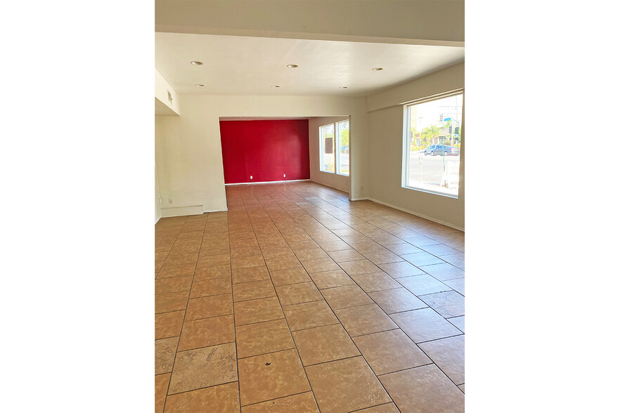 21044 Ventura Blvd, Woodland Hills, CA for lease - Interior Photo - Image 2 of 3