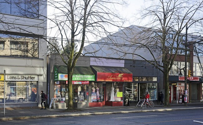 Plus de détails pour 2932 Broadway W, Vancouver, BC - Commerce de détail à vendre
