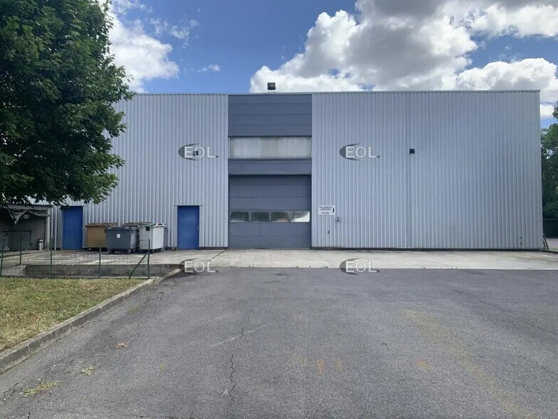 Flex in Le Plessis-Bouchard for lease - Building Photo - Image 2 of 12